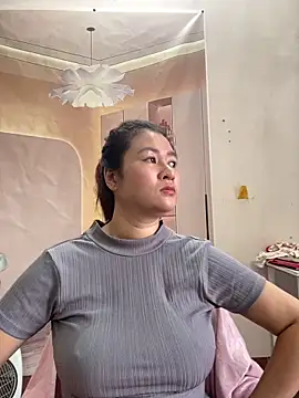 Snapshot of Bollozzy_89 chatting on December 15, 2025, 4:29 am Bollozzy 89 online show from December 15, 2025, 4:29 am