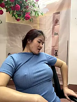 Snapshot of Bollozzy_89 chatting on December 3, 2025, 3:44 pm Bollozzy 89 online show from December 3, 2025, 3:44 pm