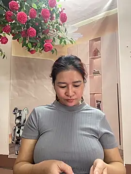 Snapshot of Bollozzy_89 chatting on December 4, 2025, 4:22 am Bollozzy 89 online show from December 4, 2025, 4:22 am