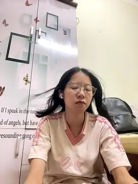 Snapshot of meomeo2k6 chatting on October 21, 2025, 1:54 pm meomeo2k6 online show from October 21, 2025, 1:54 pm