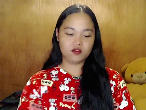 Snapshot of _Lylia chatting on November 4, 2025, 7:39 pm Lylia online show from November 4, 2025, 7:39 pm