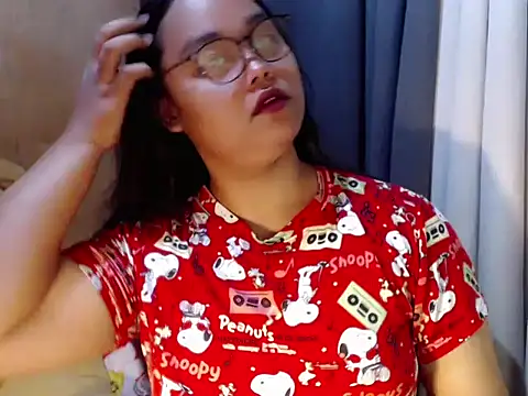 Snapshot of _Lylia chatting on November 17, 2025, 10:14 pm Lylia online show from November 17, 2025, 10:14 pm