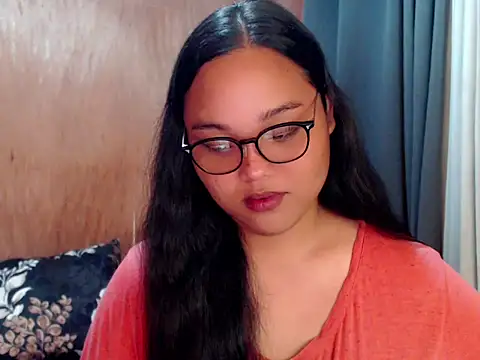 Snapshot of _Lylia chatting on October 5, 2025, 12:23 am  Lylia online show from October 5, 2025, 12:23 am