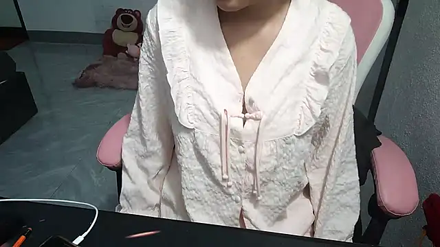 Snapshot of Ori-Yannie chatting on December 16, 2025, 11:58 am Ori-Yannie online show from December 16, 2025, 11:58 am