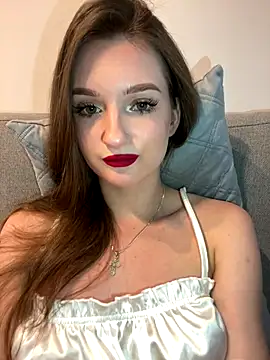 Snapshot of AdelinaEmber chatting on September 19, 2025, 9:35 am AdelinaEmber online show from September 19, 2025, 9:35 am