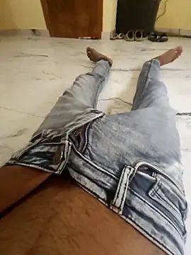 rockyy23boy online show from April 14, 2026, 6:07 am