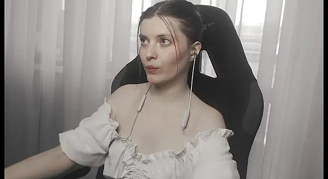 cute elfy  online show from February 1, 2026, 1:42 pm