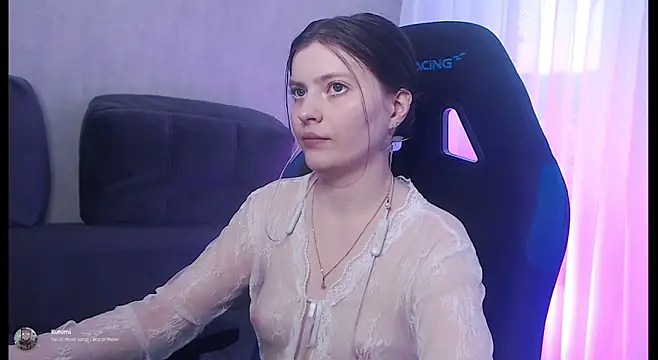 cute elfy  online show from December 17, 2025, 1:16 pm