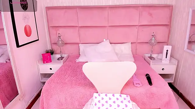 Snapshot of Janah_Myers chatting on December 3, 2025, 1:10 pm Janah Myers online show from December 3, 2025, 1:10 pm