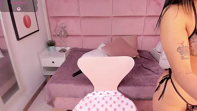 Snapshot of Janah_Myers chatting on October 7, 2025, 1:12 pm Janah Myers online show from October 7, 2025, 1:12 pm