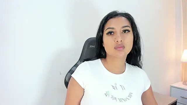 Snapshot of SalomeeBell chatting on December 15, 2025, 9:20 pm SalomeeBell online show from December 15, 2025, 9:20 pm