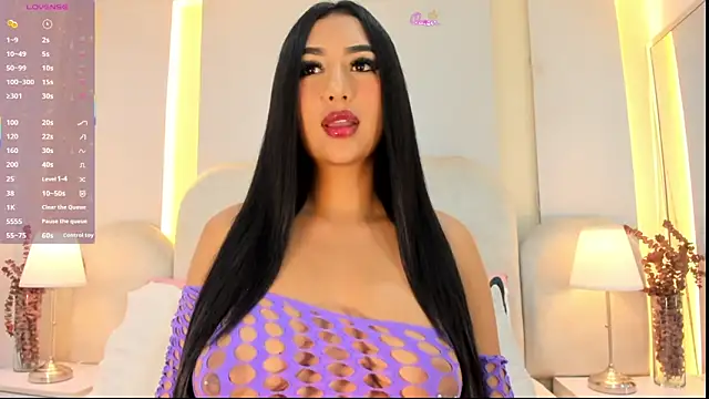 Snapshot of SalomeeBell chatting on May 22, 2026, 9:35 pm SalomeeBell online show from May 22, 2026, 9:35 pm