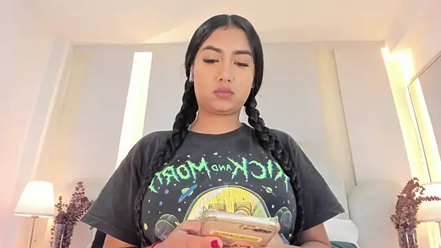 Snapshot of SalomeeBell chatting on September 11, 2025, 8:42 pm SalomeeBell online show from September 11, 2025, 8:42 pm