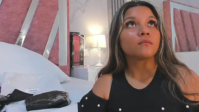 Wonderkloe  online show from February 28, 2026, 1:27 am