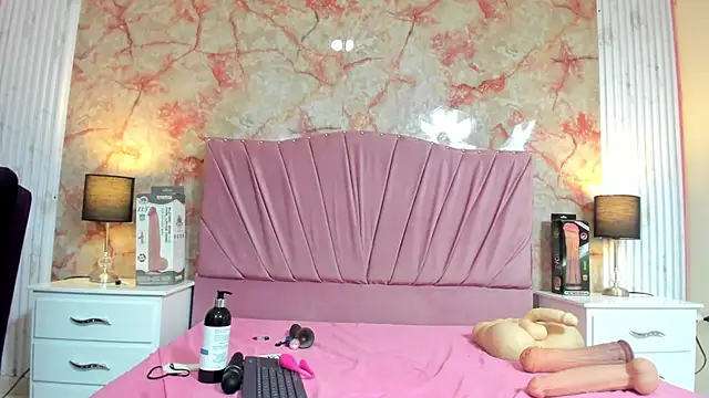 Wonderkloe  online show from January 15, 2026, 7:28 pm