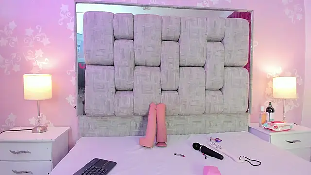 Wonderkloe  online show from March 26, 2026, 2:10 am