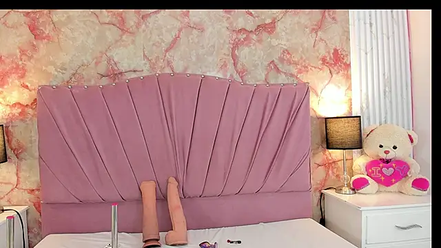 Wonderkloe  online show from April 9, 2026, 2:57 am