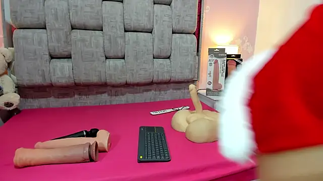 Snapshot of Wonderkloe_ chatting on December 14, 2025, 7:30 pm Wonderkloe online show from December 14, 2025, 7:30 pm