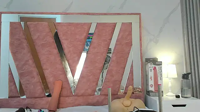 Wonderkloe  online show from February 15, 2026, 1:28 am