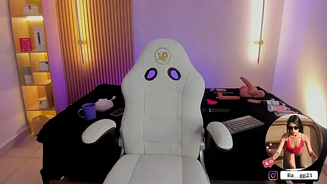 liah cleir online show from April 13, 2026, 7:29 pm