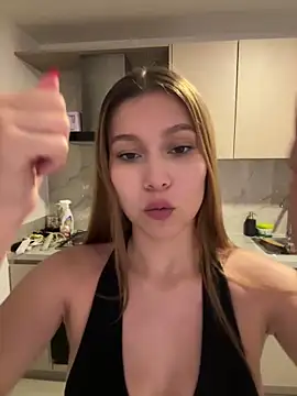 Nikii   online show from April 19, 2026, 12:55 am