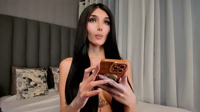 EmeraldGreyson online show from February 6, 2026, 1:23 am