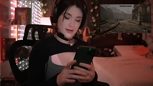 littlelune online show from January 12, 2026, 12:39 am