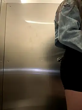 Isabella21  online show from January 8, 2026, 10:05 pm