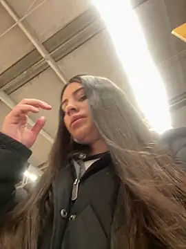 Isabella21  online show from February 16, 2026, 11:57 pm