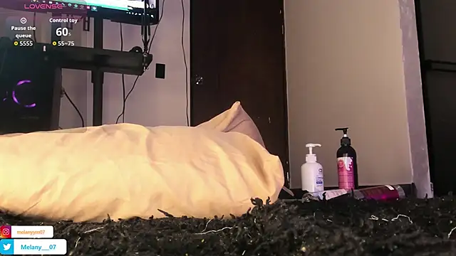 Snapshot of Melany__08 chatting on November 15, 2025, 1:15 pm Melany 08 online show from November 15, 2025, 1:15 pm