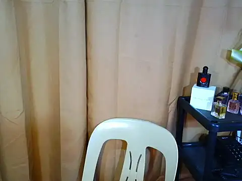 Snapshot of Urasiancumboix chatting on November 23, 2025, 10:42 pm Urasiancumboix online show from November 23, 2025, 10:42 pm