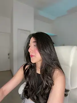 julieta jhonss online show from June 18, 2026, 2:10 am