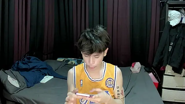 hotfreshdior online show from January 7, 2026, 6:13 pm