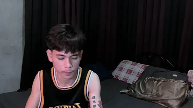 Snapshot of hotfreshdior chatting on April 18, 2026, 5:37 pm hotfreshdior online show from April 18, 2026, 5:37 pm