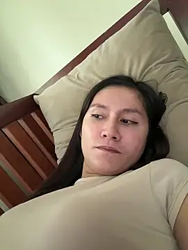 Snapshot of anne_smithe chatting on April 15, 2026, 5:35 am anne smithe online show from April 15, 2026, 5:35 am