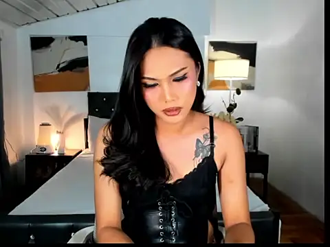 CallaWang online show from November 15, 2025, 4:22 pm