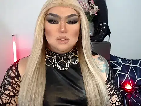 Snapshot of michellevixen922 chatting on November 12, 2025, 4:33 pm michellevixen922 online show from November 12, 2025, 4:33 pm