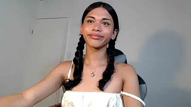 urcurlydiva online show from November 3, 2025, 5:34 am