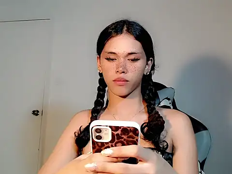 urcurlydiva online show from October 13, 2025, 11:34 am