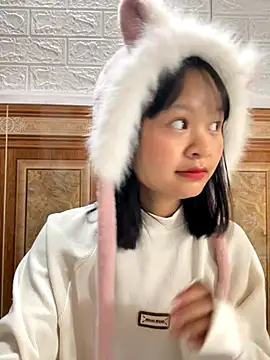 Snapshot of Daisy018 chatting on October 23, 2025, 2:21 am Daisy018 online show from October 23, 2025, 2:21 am