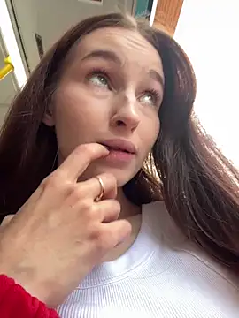 Snapshot of SnappyHappy chatting on September 18, 2025, 12:30 pm SnappyHappy online show from September 18, 2025, 12:30 pm