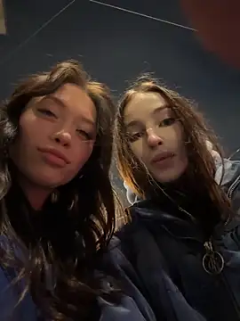 Snapshot of SnappyHappy chatting on November 19, 2025, 2:39 pm SnappyHappy online show from November 19, 2025, 2:39 pm