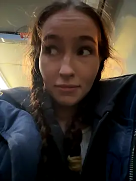 Snapshot of SnappyHappy chatting on October 1, 2025, 4:22 pm SnappyHappy online show from October 1, 2025, 4:22 pm