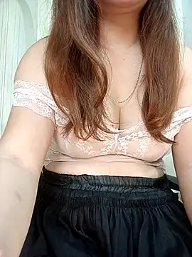 Snapshot of Lam-Di chatting on November 24, 2025, 6:08 pm Lam-Di online show from November 24, 2025, 6:08 pm