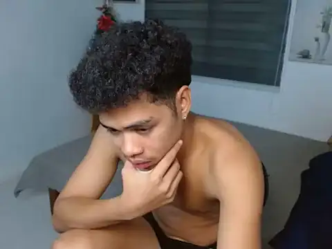 curlyasian njxx online show from December 20, 2025, 5:10 am