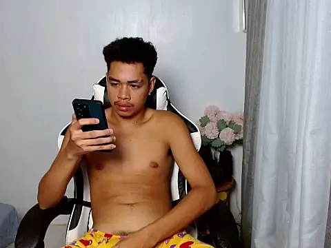 Snapshot of curlyasian_njxx chatting on April 22, 2026, 4:14 pm curlyasian njxx online show from April 22, 2026, 4:14 pm