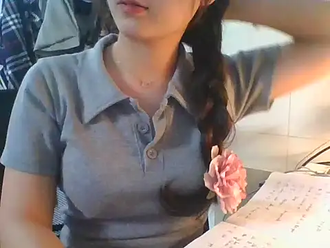 Linzly online show from October 19, 2025, 2:36 am