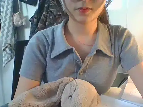 Linzly online show from October 12, 2025, 2:57 am