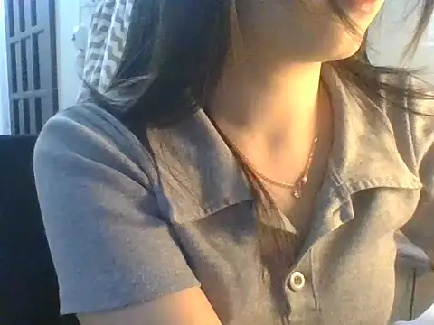 Linzly online show from November 18, 2025, 2:49 am