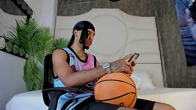 Thiagoferreti online show from October 29, 2025, 7:24 pm